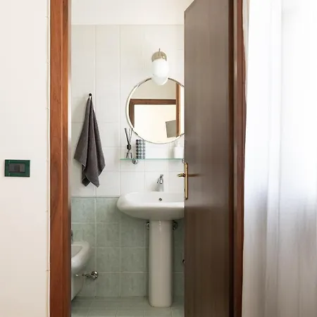 Boutique With Private Parking *